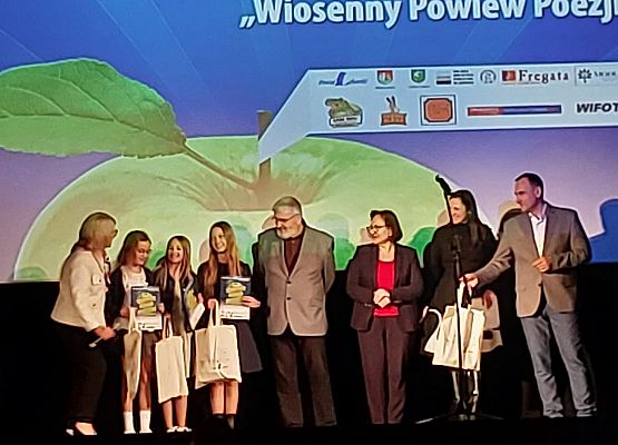 jury wraz ze zwycięzcami