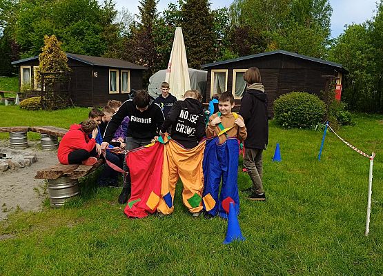 ubieramy kolorowe spodnie