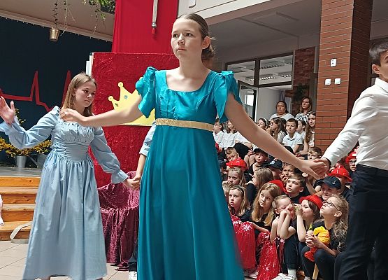 bajka taniec klasy 7b