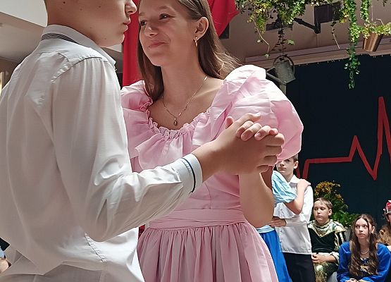 bajka taniec klasy 7b