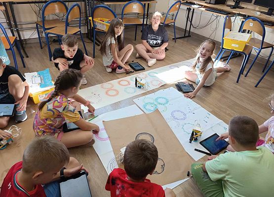 podłoga pełna naszych prac