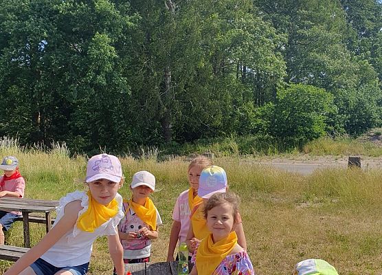 dzieci podczas zabaw