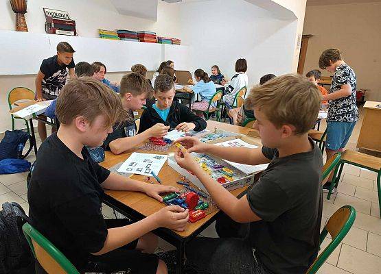 praca w grupach na lekcji techniki