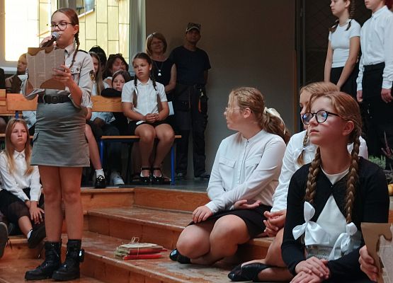 występ uczniów klas 6