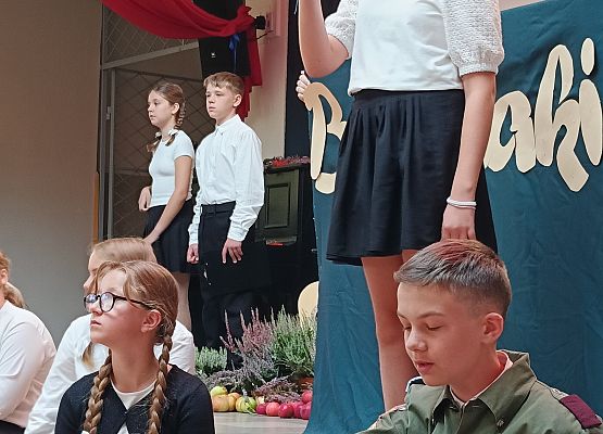 występ uczniów klas 6