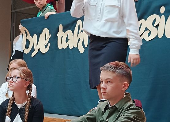 występ uczniów klas 6
