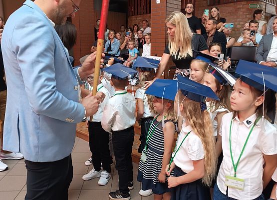 pasowanie przez Wójta i Panią Dyrektor