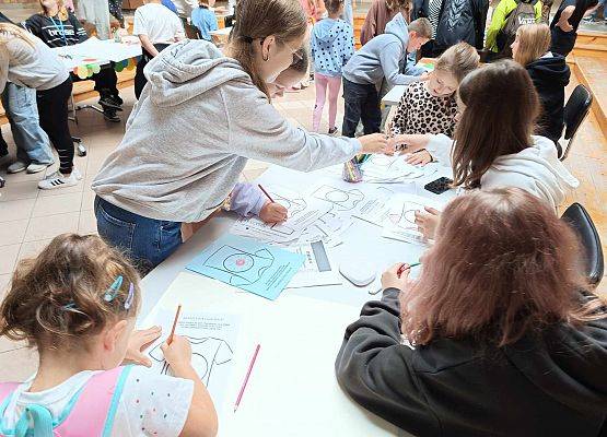 kreatywne stoliki Dzień Kropki