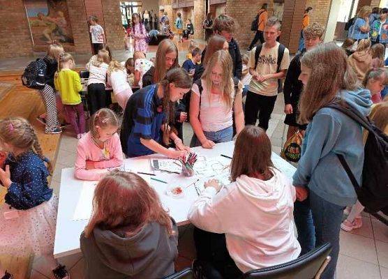 kreatywne stoliki Dzień Kropki