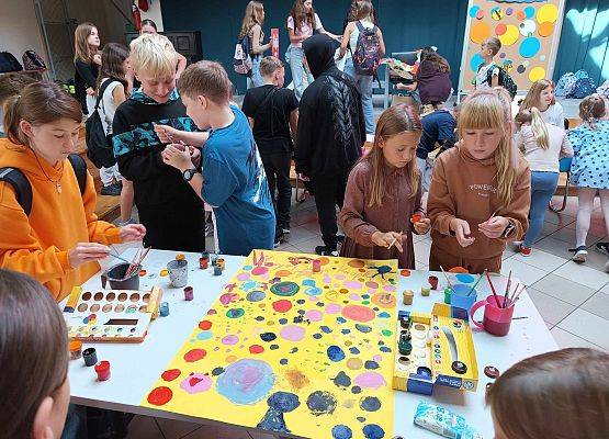 kreatywne stoliki Dzień Kropki