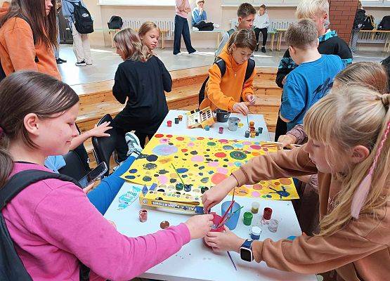 kreatywne stoliki Dzień Kropki