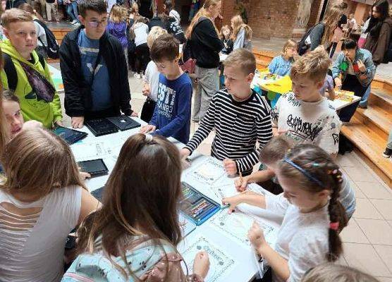 KOLORUJEMY KROPKI 3D