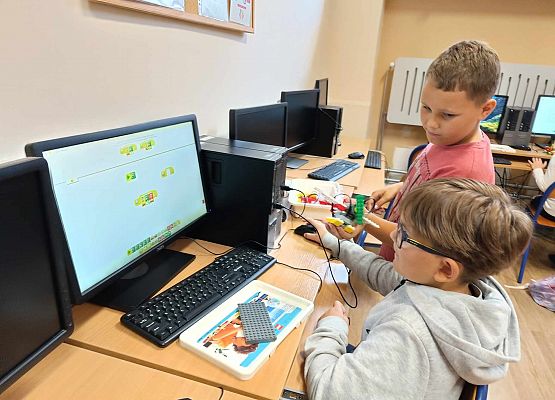 chłopcy programują