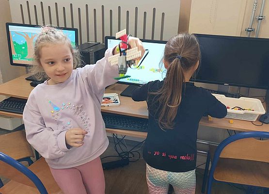 dziewczynka z samolotem