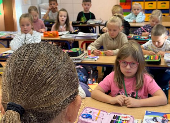 głośne czytanie u pierwszaków