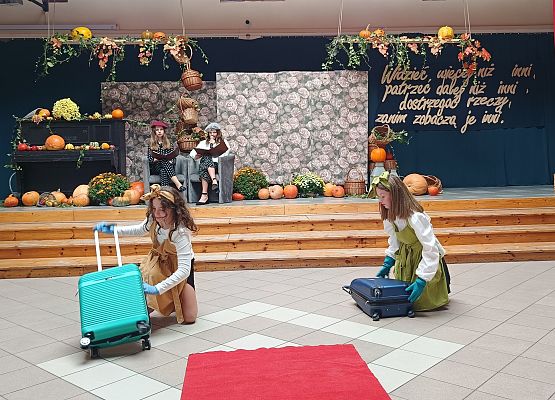 pokaz mody panie sprzątające