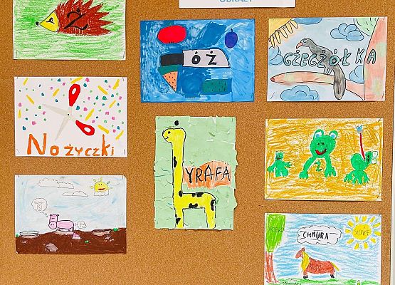 Ortograficzne obrazy stworzone przez uczniów klas trzecich.