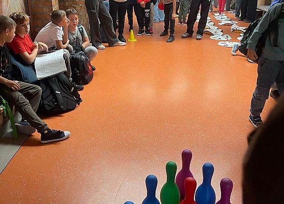 Zabawy na patio w trakcie Aktywnej przerwy.