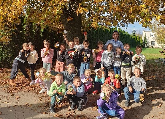 klasa  2c podczas Dnia Drzewa