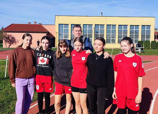 dziewczynki starsze z P. Markiem