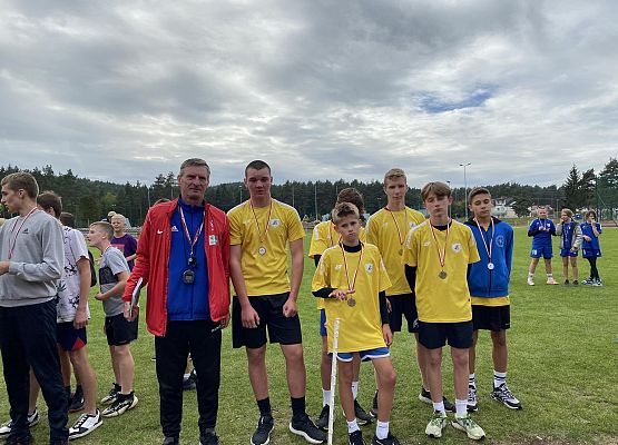 Drużyna chłopców starszych z p. Adamem