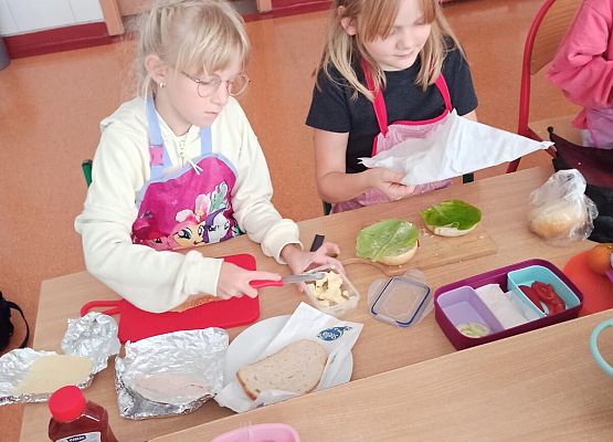 Martyna Wojciechowska i Hania Olech szykują kanapki