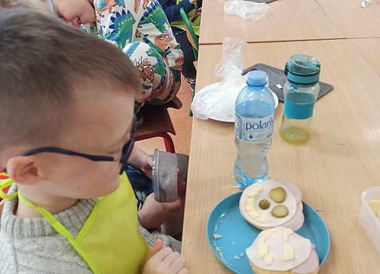 Piotr Nowacki i jego kanapka