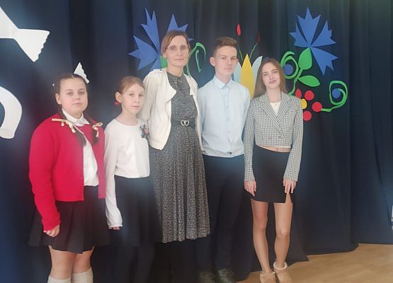 Pani Dorota wraz z Aleksandrą Lipską, Zofią Leszkowską, Adrianem Jaskulka, Anastazją D.