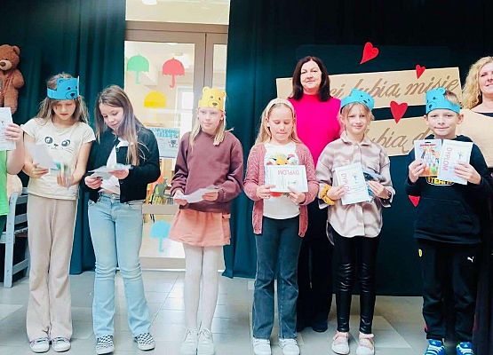 Uczniowie nagrodzeni w konkursie „Ortograficzne obrazy”.