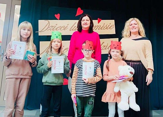 Uczniowie nagrodzeni w konkursie „Literkowe akrobacje „.