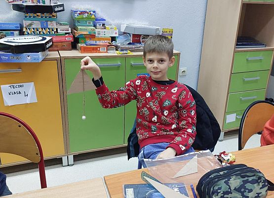 Nikita pokazuje trójkąt