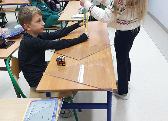 zaznaczamy wysokość trójkąta