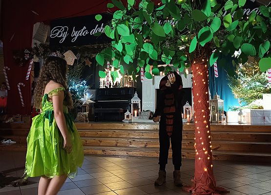 Ewa i wąż pod drzewem