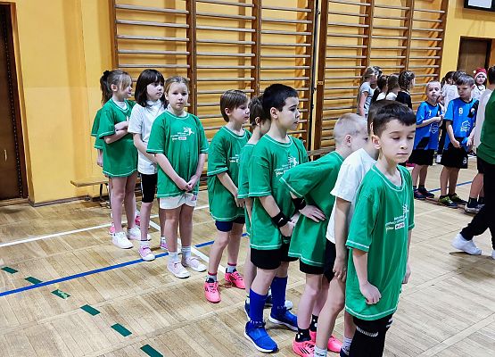 uczniowie czekają na rozpoczęcie