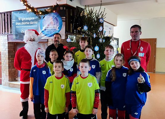 drużyna z naszej szkoły z nauczycielami