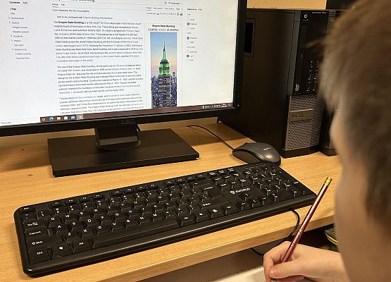 uczeń opisuje Empire State Building