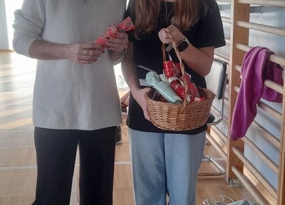 Uczennica wraz z nauczycielką