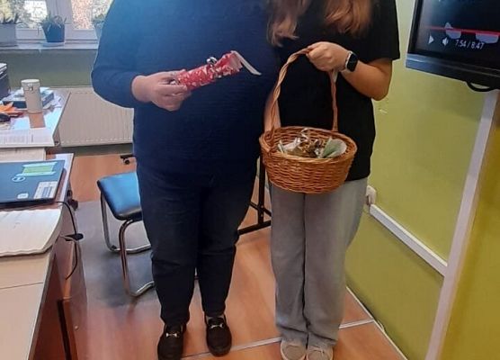 Uczennica wraz z nauczycielką