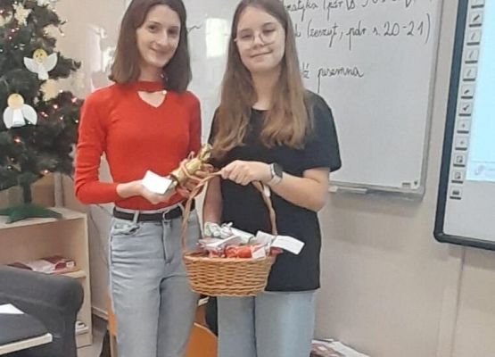 Uczennica wraz z nauczycielką