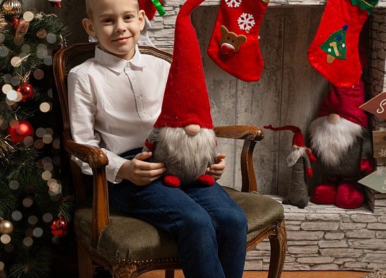 chłopiec ze skrzatem