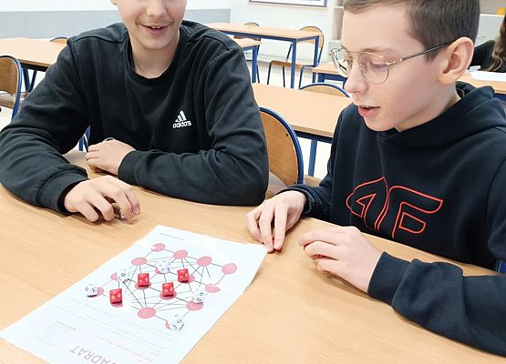 Kuba i Miłosz grają w kwadrat