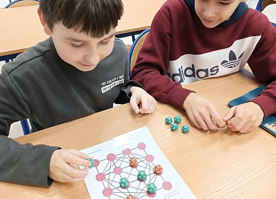 Mikołaj i Czarek grają w kwadraty