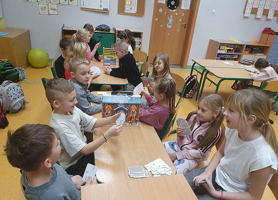 tabliczka mnożenia nie musi być nudna dzieci grają w gry