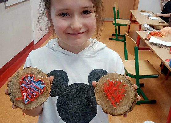 Kaja pokazuje swoje serduszka