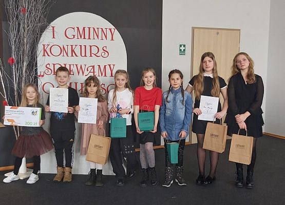 Wszyscy uczestnicy konkursu z podziękowaniami