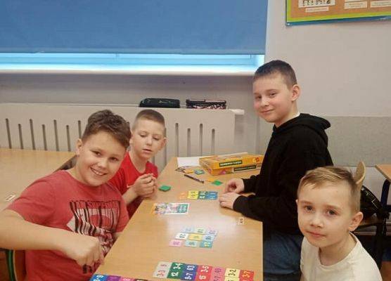 drugoklsiści utrwalają tabliczkę mnożenia