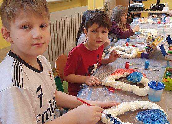 Chłopcy przygotowują serca.