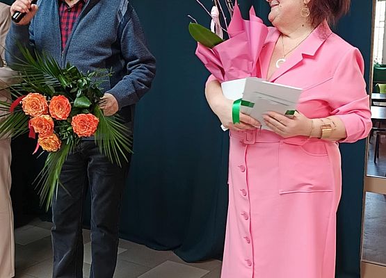 Pani Joanna z kwiatami