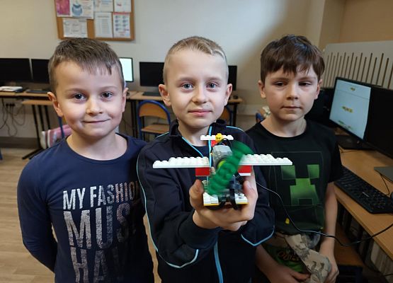 chłopcy z samolotem