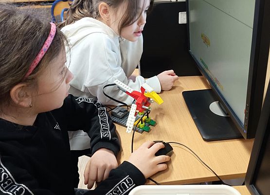 dziewczynki z praszkiem